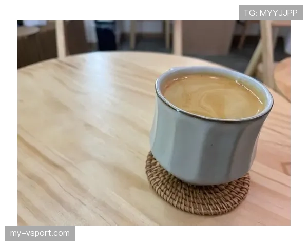 吴向东打卡豪宅，沙发上一坐就是半天，感觉他家比咖啡厅还安逸！